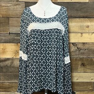 Signature Studio Blue white Boho Open Lace Womens top XL Bell Sleeves